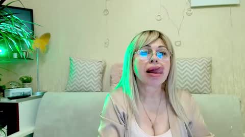 SusieNoreen online show from March 2025 02:04:02 AM