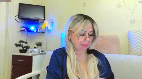 SusieNoreen online show from October 2025 07:40:02 AM