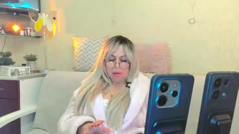 SusieNoreen online show from October 2025 11:29:01 AM