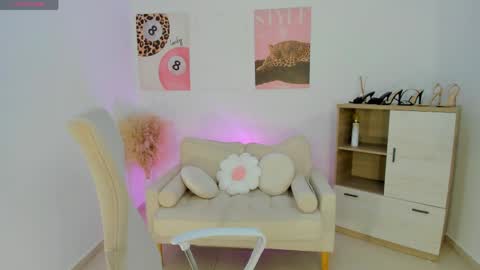 Sussan Monroe online show from May 2026 07:04:01 PM