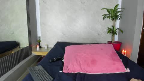 Snapshot of sussanmilf_ chatting on February 2025 02:11:02 PM sussanmilf online show from February 2025 02:11:02 PM