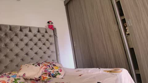 Andrea online show from November 2025 05:34:01 PM