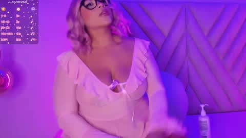 Snapshot of sussierogers chatting on September 2025 01:01:01 PM SussieRogers online show from September 2025 01:01:01 PM