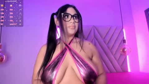 Snapshot of sussierogers chatting on November 2025 12:48:01 PM SussieRogers online show from November 2025 12:48:01 PM