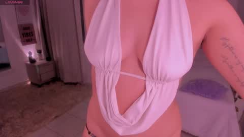 sussy_bell_ online show from May 2026 12:16:02 AM