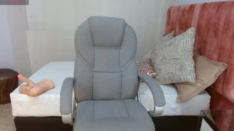 sussy leon online show from September 2025 12:39:01 PM