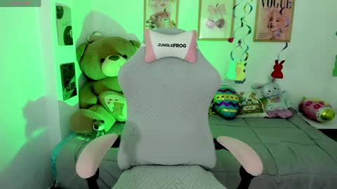 Snapshot of sussy_vanguash chatting on April 2026 05:27:02 AM sussy_vanguash online show from April 2026 05:27:02 AM