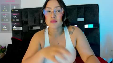 Snapshot of sussysunny_ chatting on November 2025 03:07:01 AM Sussy Sunny online show from November 2025 03:07:01 AM