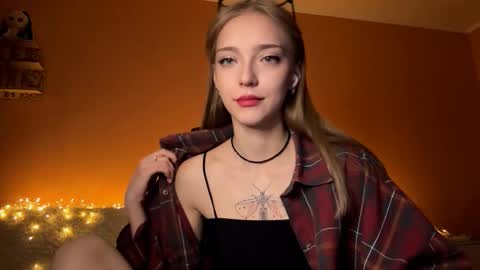 Jessica online show from October 2025 04:17:01 PM