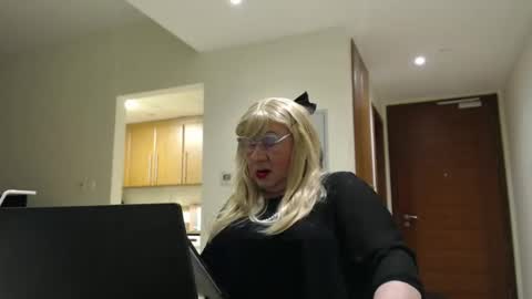 Snapshot of suzannebanci chatting on April 2026 03:47:02 PM My name is Sissy or more fully Suzanna Aprilia Maria Mariquita Catarina Chinita Banci. Soy una puta - que chimba ladybug online show from April 2026 03:47:02 PM