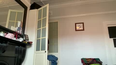 Snapshot of suziestardust chatting on April 2026 04:43:01 AM suzie stardust online show from April 2026 04:43:01 AM