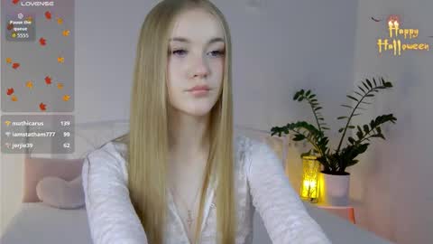 Suzi online show from October 2025 01:34:02 PM