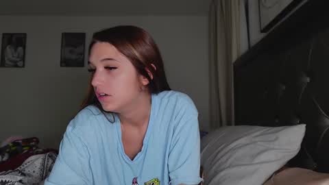 Snapshot of svtf2323 chatting on December 2024 12:33:01 AM SV online show from December 2024 12:33:01 AM