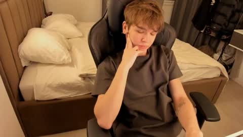 Snapshot of sw33theart_b0y chatting on February 2025 07:58:02 PM Nate 3 online show from February 2025 07:58:02 PM