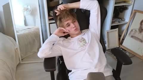 Snapshot of sw33theart_b0y chatting on October 2025 08:23:02 AM Nate 3 online show from October 2025 08:23:02 AM