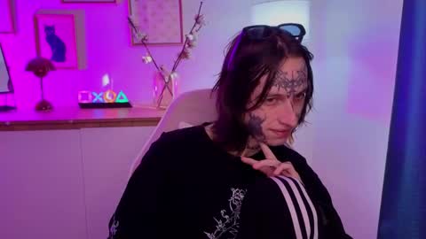 Snapshot of swagamee chatting on April 2026 01:05:02 PM Eric online show from April 2026 01:05:02 PM