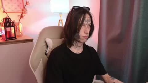 Snapshot of swagamee chatting on April 2026 10:43:02 PM Eric online show from April 2026 10:43:02 PM