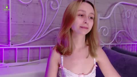 Snapshot of sweatee_fluff chatting on May 2026 04:03:02 PM RACHEL online show from May 2026 04:03:02 PM