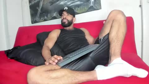 Snapshot of sweatyhairypig1 chatting on November 2025 04:23:02 AM joel bliss online show from November 2025 04:23:02 AM