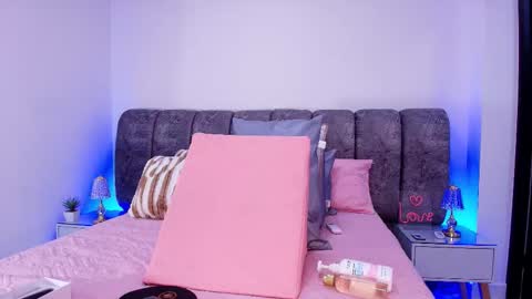 Snapshot of sweegirl_ chatting on November 2025 12:04:01 PM Debora online show from November 2025 12:04:01 PM