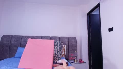 Snapshot of sweegirl_ chatting on November 2025 12:02:02 PM Debora online show from November 2025 12:02:02 PM