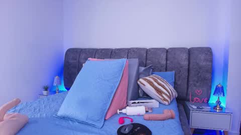 Snapshot of sweegirl_ chatting on November 2025 12:05:02 PM Debora online show from November 2025 12:05:02 PM