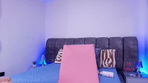 Snapshot of sweegirl_ chatting on November 2025 12:04:02 PM Debora online show from November 2025 12:04:02 PM