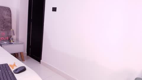 Snapshot of sweegirl_ chatting on November 2025 11:54:02 AM Debora online show from November 2025 11:54:02 AM