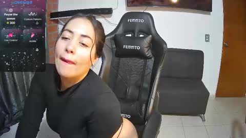 Snapshot of sweet10salome chatting on November 2025 10:04:02 PM sweet10salome online show from November 2025 10:04:02 PM