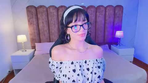 Snapshot of sweet_1angel chatting on February 2026 04:11:01 AM Sweet 1Angel online show from February 2026 04:11:01 AM