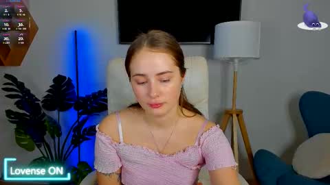 Snapshot of sweet__amily chatting on September 2025 06:18:01 AM Sweet  Amily online show from September 2025 06:18:01 AM