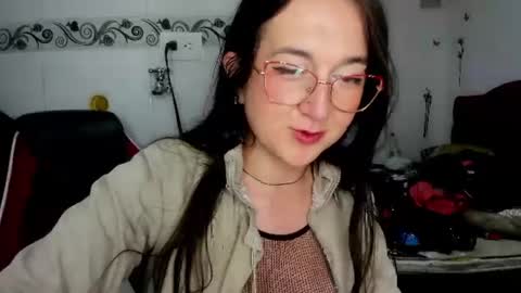 Snapshot of sweet__suck69bitch chatting on June 2026 04:52:02 AM sweet__suck69bitch online show from June 2026 04:52:02 AM