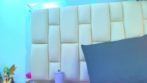 Amye  online show from October 2025 07:08:01 PM