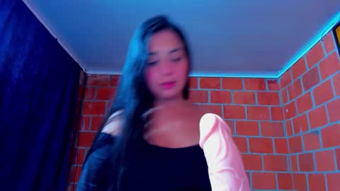 Snapshot of sweet_and_hot_alaia chatting on November 2025 04:45:02 AM sweet and hot alaia online show from November 2025 04:45:02 AM