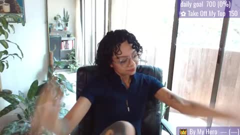 Snapshot of sweet_bluee chatting on March 2026 06:52:01 PM Tutti online show from March 2026 06:52:01 PM