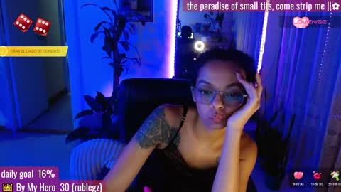 Snapshot of sweet_bluee chatting on April 2026 01:47:02 AM Tutti online show from April 2026 01:47:02 AM