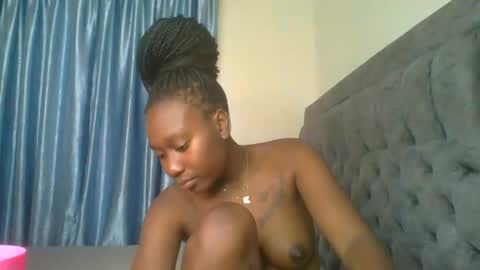 Snapshot of sweet_camila5 chatting on November 2025 05:10:02 AM Camila online show from November 2025 05:10:02 AM