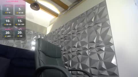 canelaa online show from November 2025 08:40:02 PM