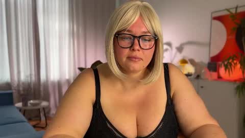 Snapshot of sweet_car0line_ chatting on April 2026 07:00:02 AM Caroline online show from April 2026 07:00:02 AM