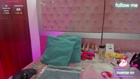  emmili  online show from December 2025 11:59:01 AM