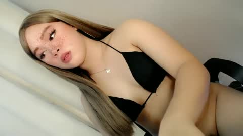 Snapshot of sweet_honeylove chatting on June 2026 04:40:01 AM Anisha online show from June 2026 04:40:01 AM