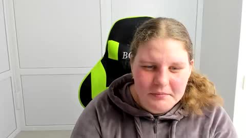 Snapshot of sweet_karla_la chatting on April 2026 09:46:01 AM Karla online show from April 2026 09:46:01 AM