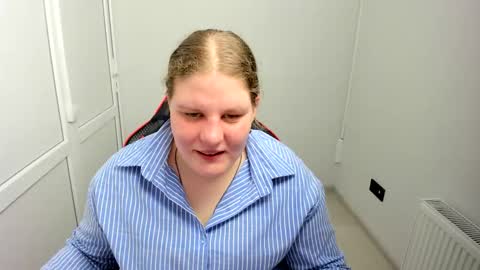 Snapshot of sweet_karla_la chatting on May 2026 06:52:01 AM Karla online show from May 2026 06:52:01 AM