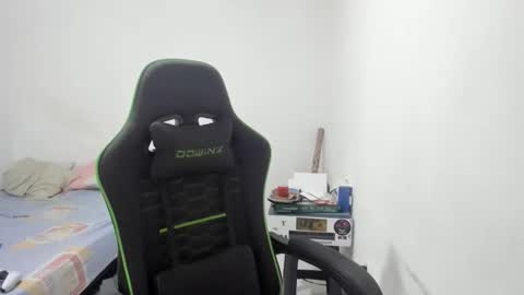 sweet_kitty_777 online show from November 2025 04:00:01 AM