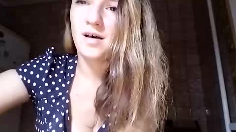 Snapshot of sweet_lilgirl_x chatting on March 2025 04:46:01 PM Anna online show from March 2025 04:46:01 PM