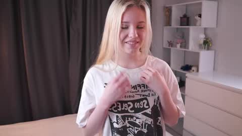 Snapshot of sweet_lily_1 chatting on April 2026 07:12:01 PM Lily online show from April 2026 07:12:01 PM