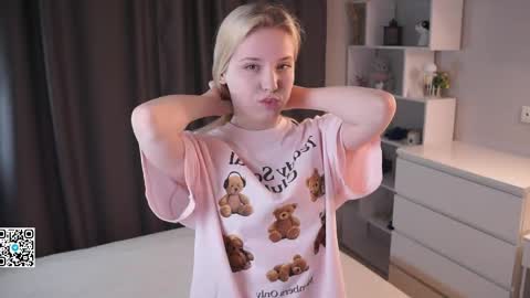 Lily online show from April 2026 07:20:01 PM