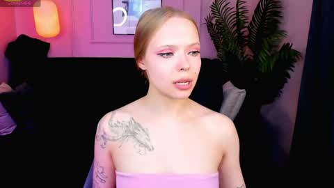 Snapshot of sweet_lucile chatting on May 2026 02:01:02 PM Lucy online show from May 2026 02:01:02 PM