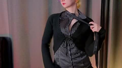 Snapshot of sweet_lynx chatting on April 2026 04:26:01 PM Lana online show from April 2026 04:26:01 PM