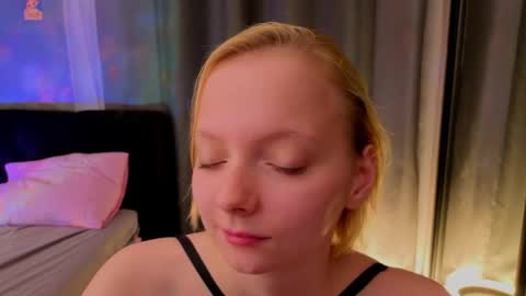Snapshot of sweet_lynx chatting on May 2026 04:47:02 PM Lana online show from May 2026 04:47:02 PM